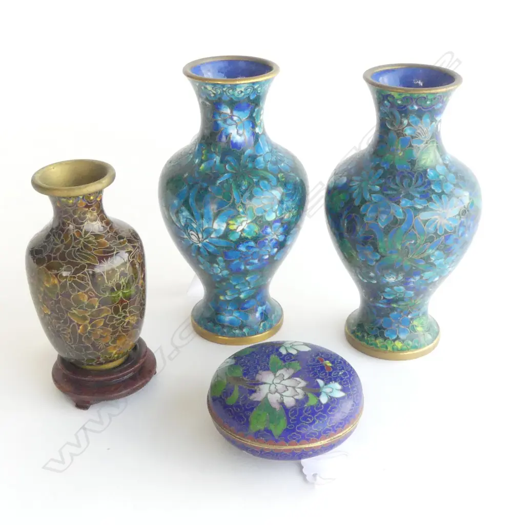 4 CHINESE CLOISONNE PCS: PR VASES (H.160mm), LIDDED DISH (Dia.80mm) & SM VASE ON STAND (H.120mm) Image 1++