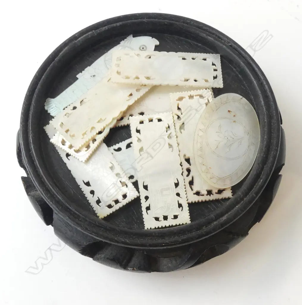 10 ANTIQUE MOTHER OF PEARL CHINESE ENGRAVED GAMING TOKENS WITH CARVED STAND Image 1++