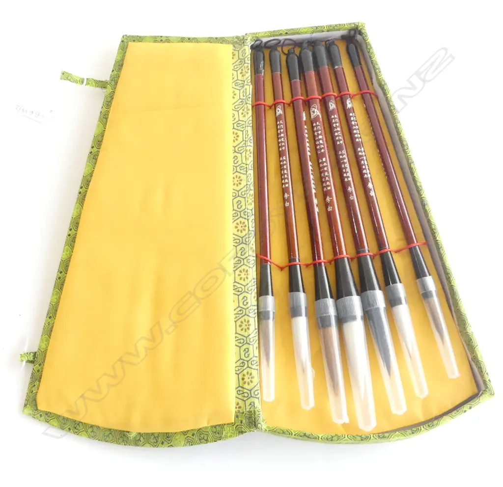 7 CHINESE CALLIGRAPHY BRUSHES, CASED L.330mm Image 1++