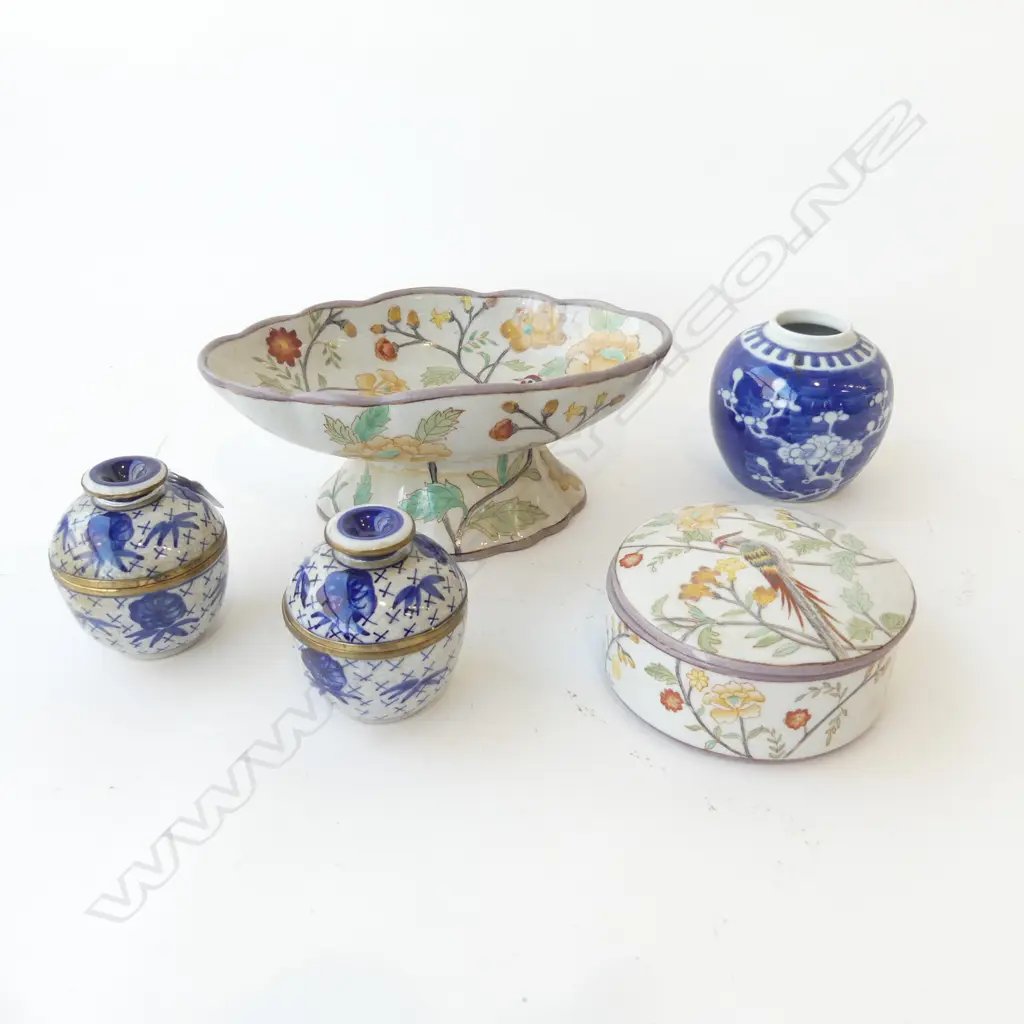 5 PCES ORIENTAL CHINA INCL. 3 LIDDED CONTAINERS Image 1++