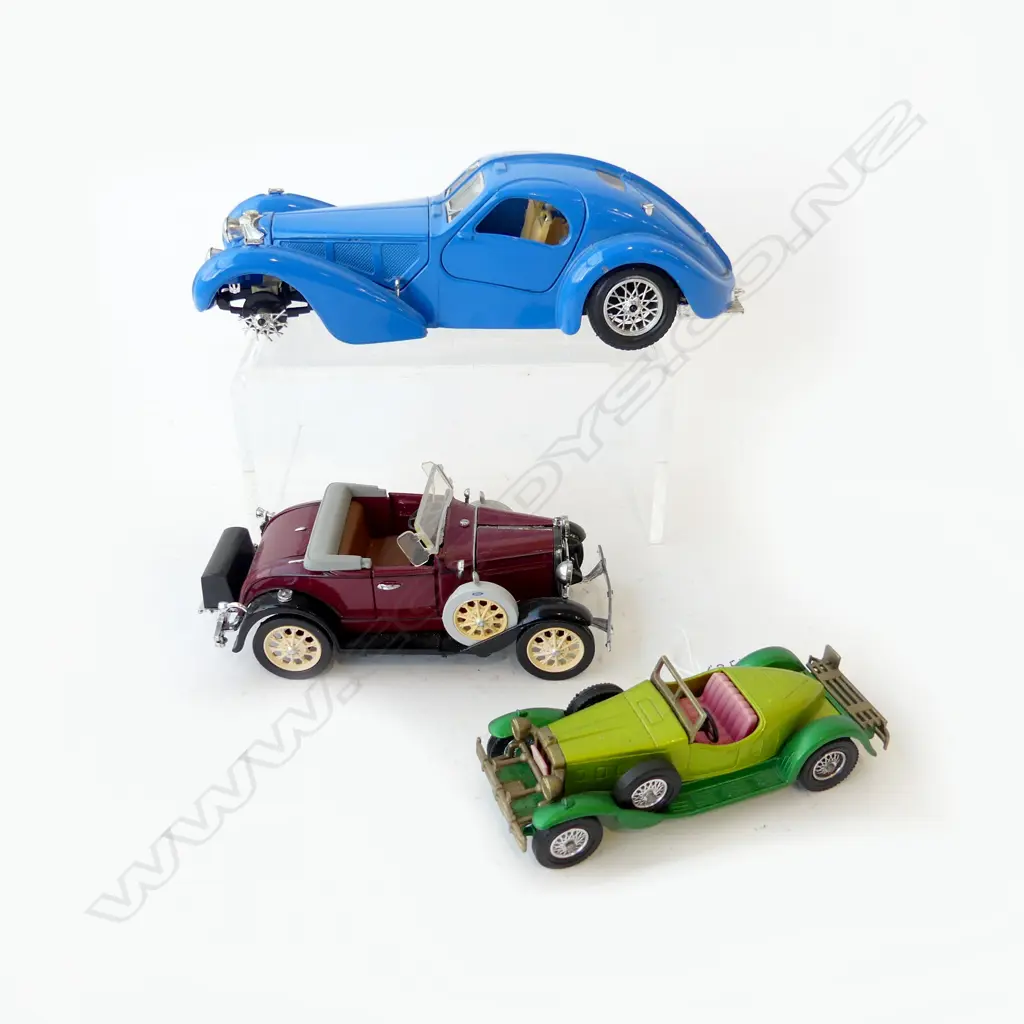 3 MODEL CARS; DAMAGED FRONT WHEEL to BUGATTI Image 1++