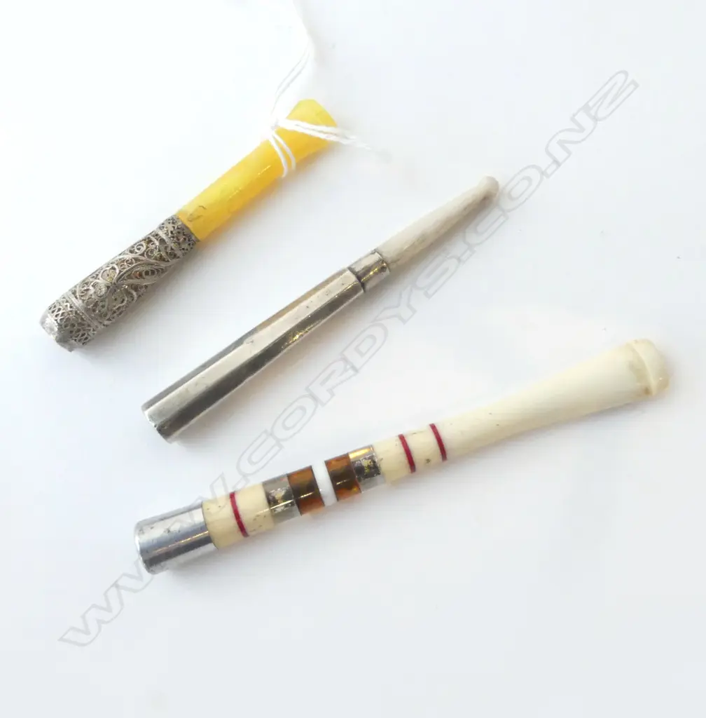 3 CIGARETTE HOLDERS – IVORY & SILVER, ART DECO BONE STRIPED, & SILVER FILIGREE, L.70MM-100MM Image 1++