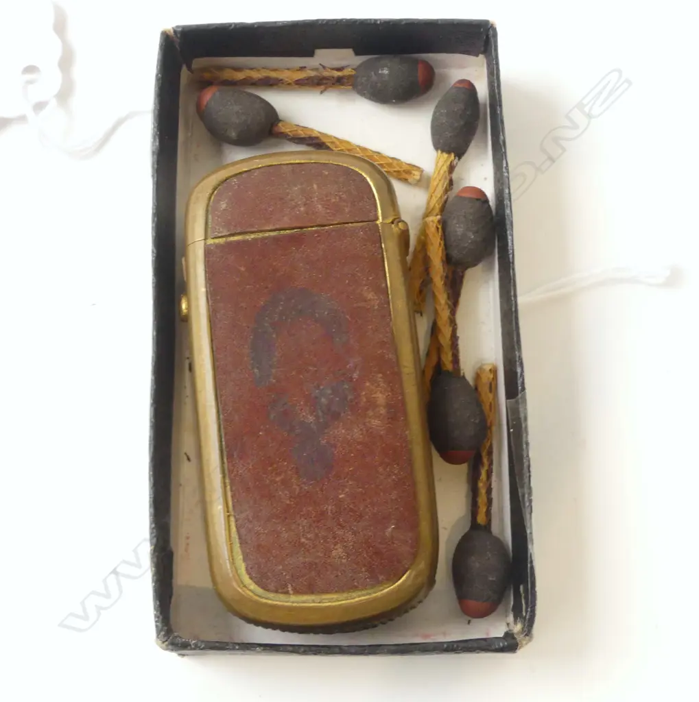 GEORGIAN PERIOD VESTA CASE & 6 OF THE EARLIEST VESTA MATCHES, L.65MM, L.35MM Image 1++