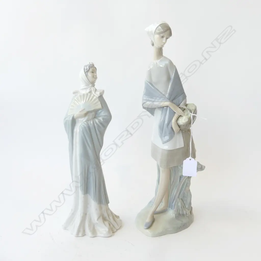 2 FIGURINES; LLADRO H.370mm, NAO H.300mm Image 1++