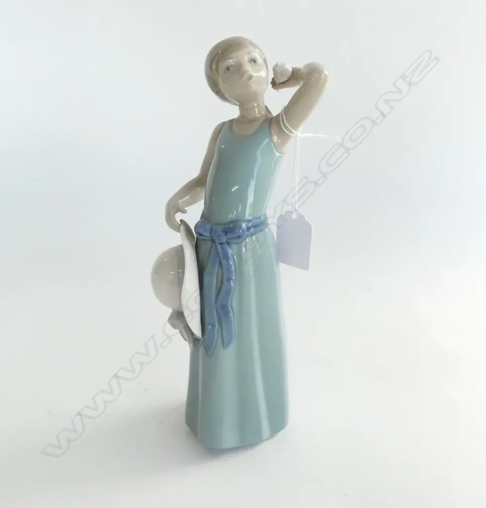 LLADRO FIGURINE OF GIRL WITH SUN HAT, H.340mm Image 1++