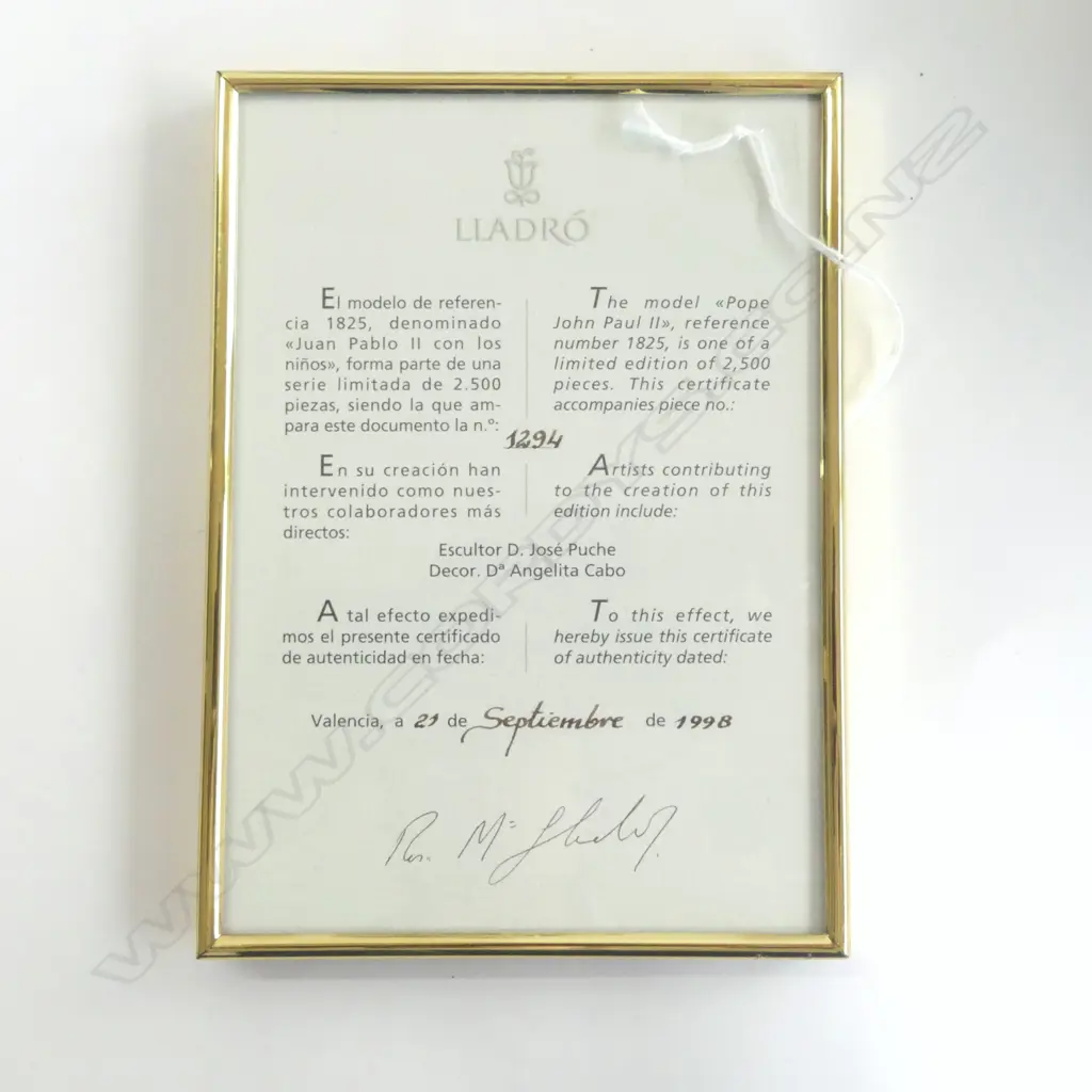 LLADRO FIGURE OF POPE JOHN PAUL THE SECOND WITH CHILDREN N1825 LIMITED ED 1294  ON WOOD BASE & CERT H350MM Image 1++
