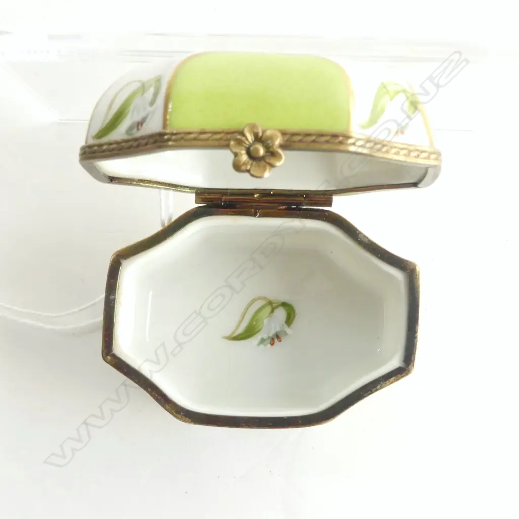 LIMOGES HAND PAINTED LIDDED CONTAINER No. 888 W.55mm Image 1++