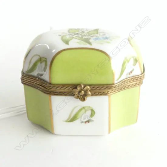 LIMOGES HAND PAINTED LIDDED CONTAINER No. 888 W.55mm