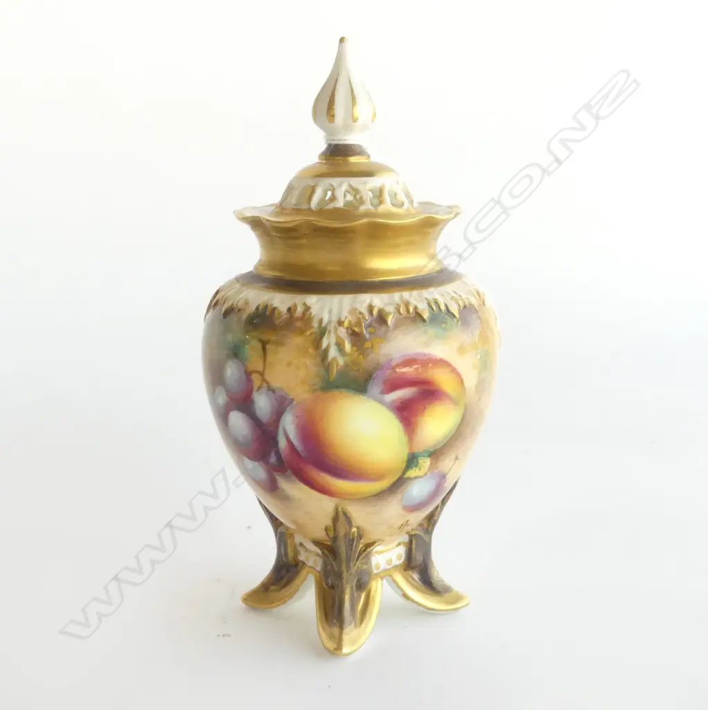 R WORCESTER HAND-PAINTED POT POURRI, 1920s, SIGNED BY ROBERTS, H.130mm Image 1++