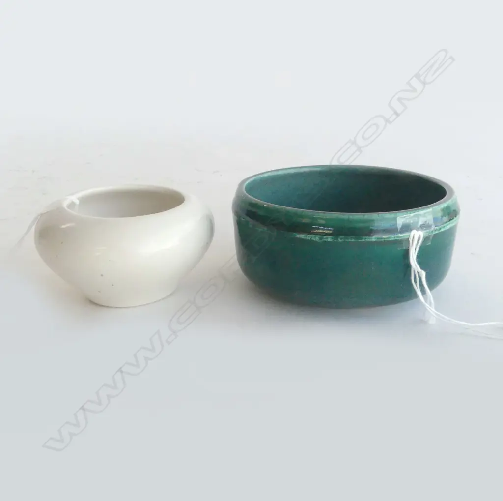 O.C STEPHENS SMALL GREEN BOWL DIA100MM & O.C STEPHENS SMALL WHITE BOWL DIA90MM Image 1++