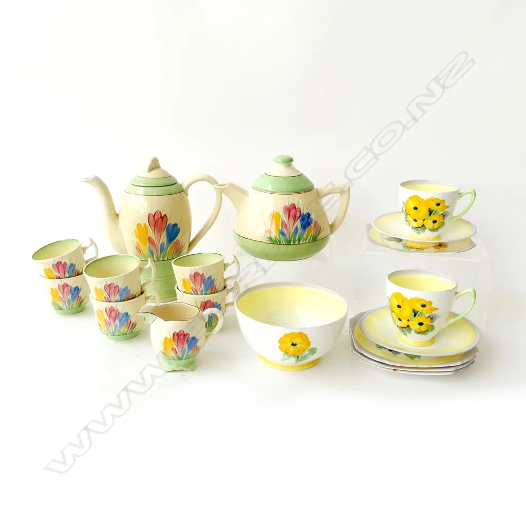CLARICE CLIFF HONEYGLAZE 'CROCUS' PATTERN - FAULTS + SHELLEY PART SET hairlines Image 1++