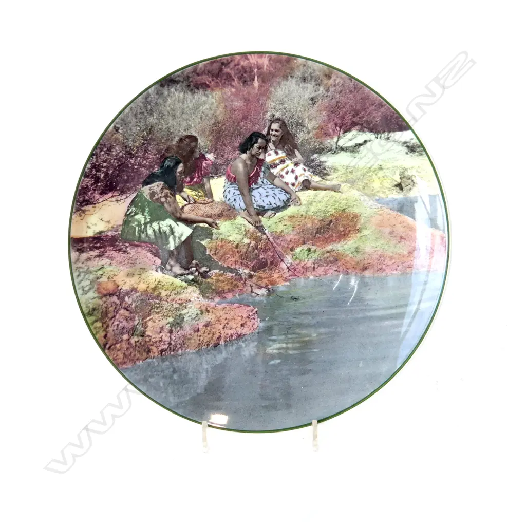 ROYAL DOULTON PLATE w. 4 MAORI WOMEN 260mm dia Image 1++