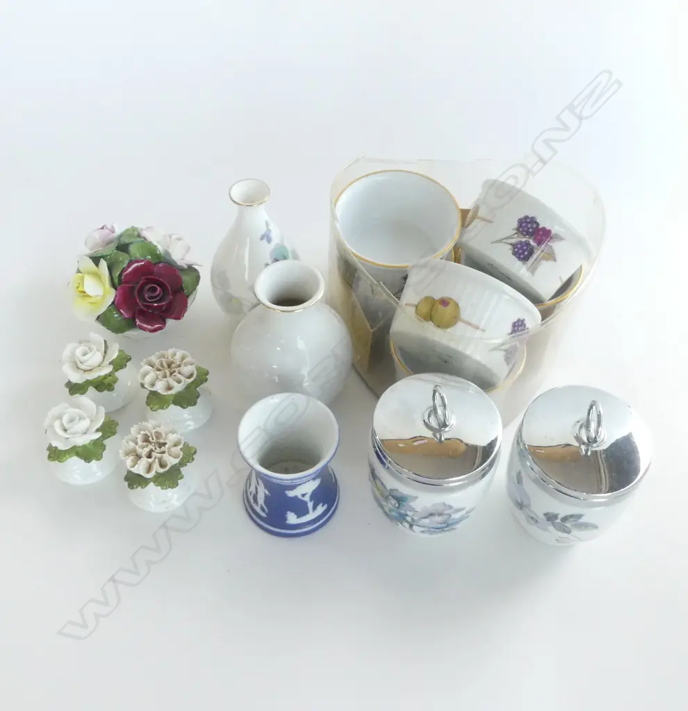 SMALL TRAY OF R/WORCESTER RAMEKINS & CODDLERS, 3 SMALL VASES, FLORAL ORNAMENT, SALT & PEPPERS Image 1++