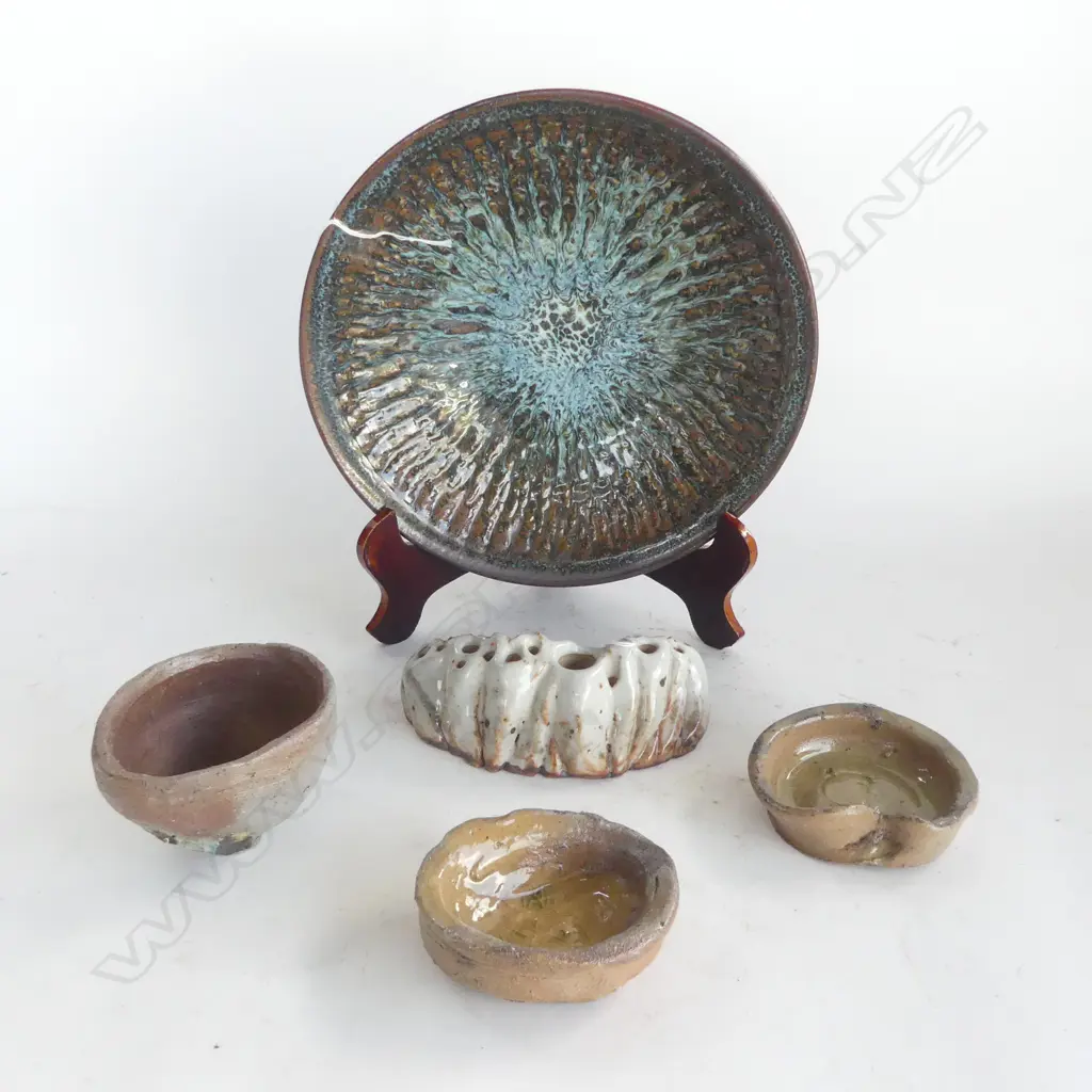 VARIOUS NZ STUDIO POTTERY PCS; DARYL FROST TRIO, A NZ STUDIO POTTERY BOWL & PETER OXBOROUGH SHINO SEDGE VASE Image 1++
