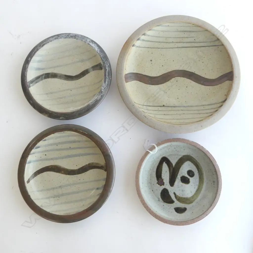 Doreen Blumhardt small dish + 3 other St. Ives standard ware dishes. Minor faults Image 1++