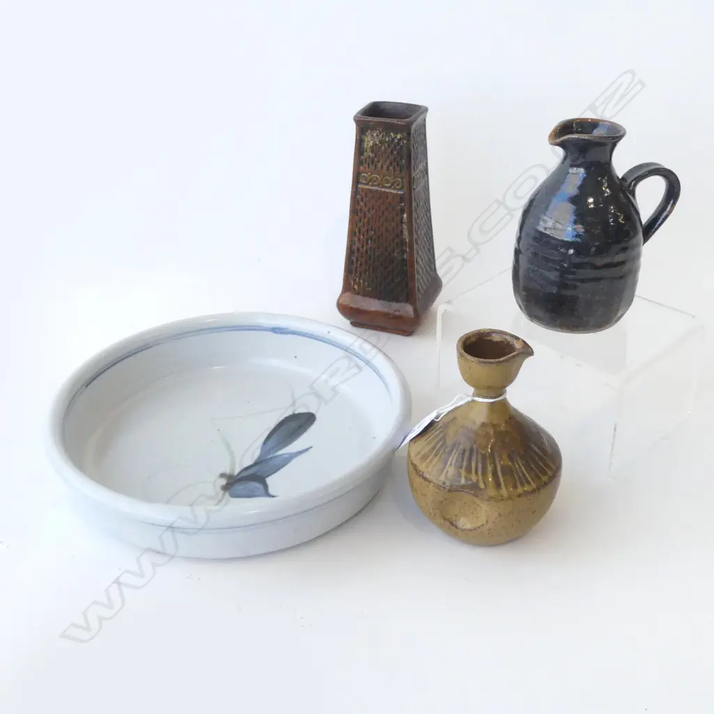 4 PCES STUDIO POTTERY; 2 JUGS, BRETBY VASE H.175mm, PETER COLLIS DISH 230mm dia Image 1++
