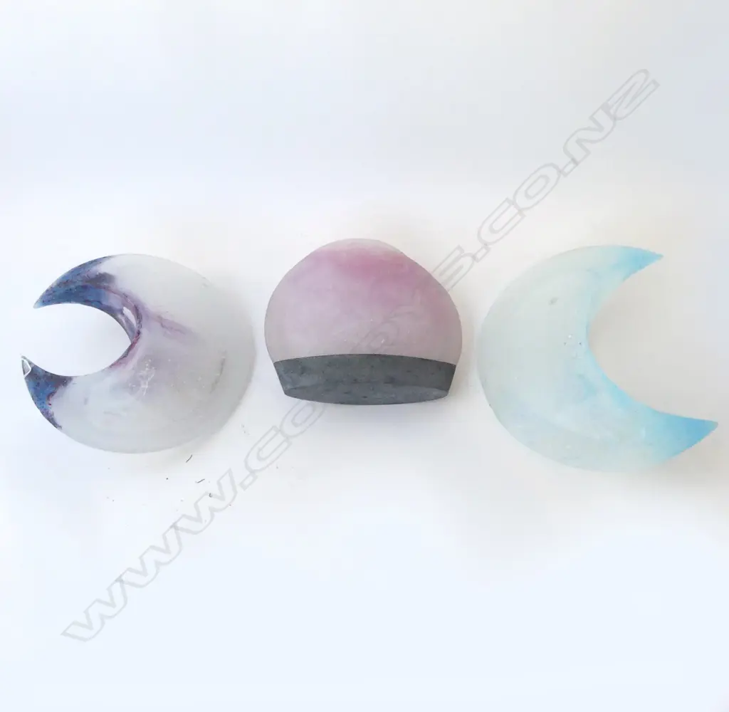 3 CAST GLASS ART VASES H.300mm Image 1++