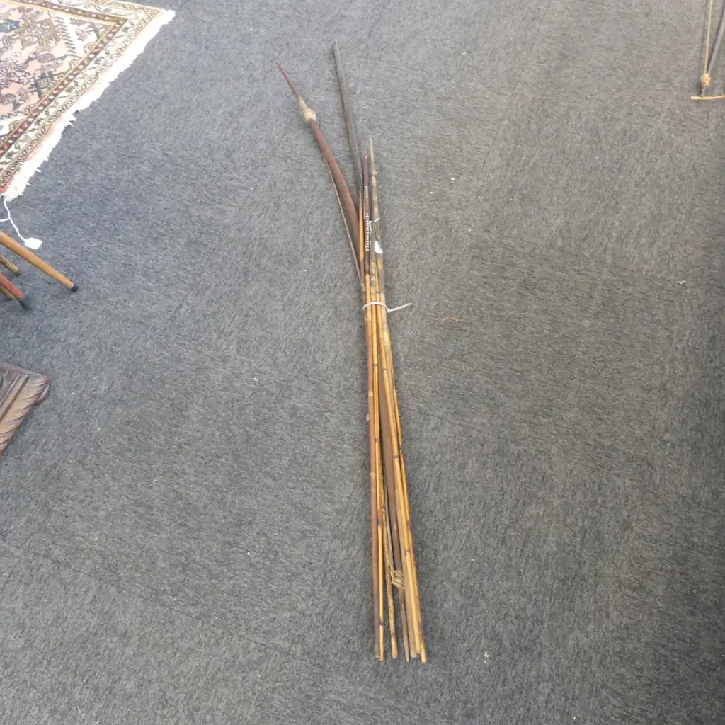2 PNG HUNTING BOWS L1600MM & 6 ARROWS Image 1++