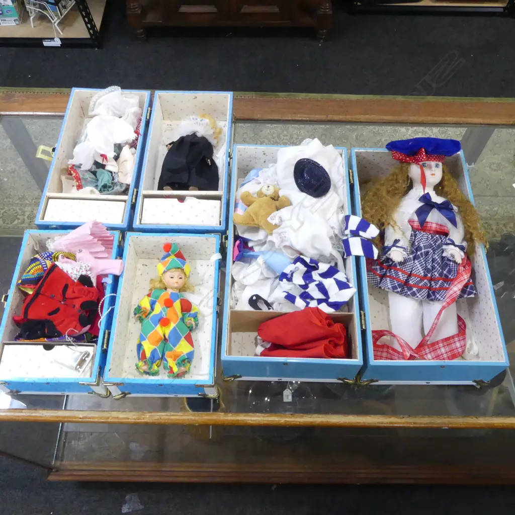3 DOLLS IN TRUNK CASES; MADAME ALEXANDER / ROBIN WOODS Image 1++