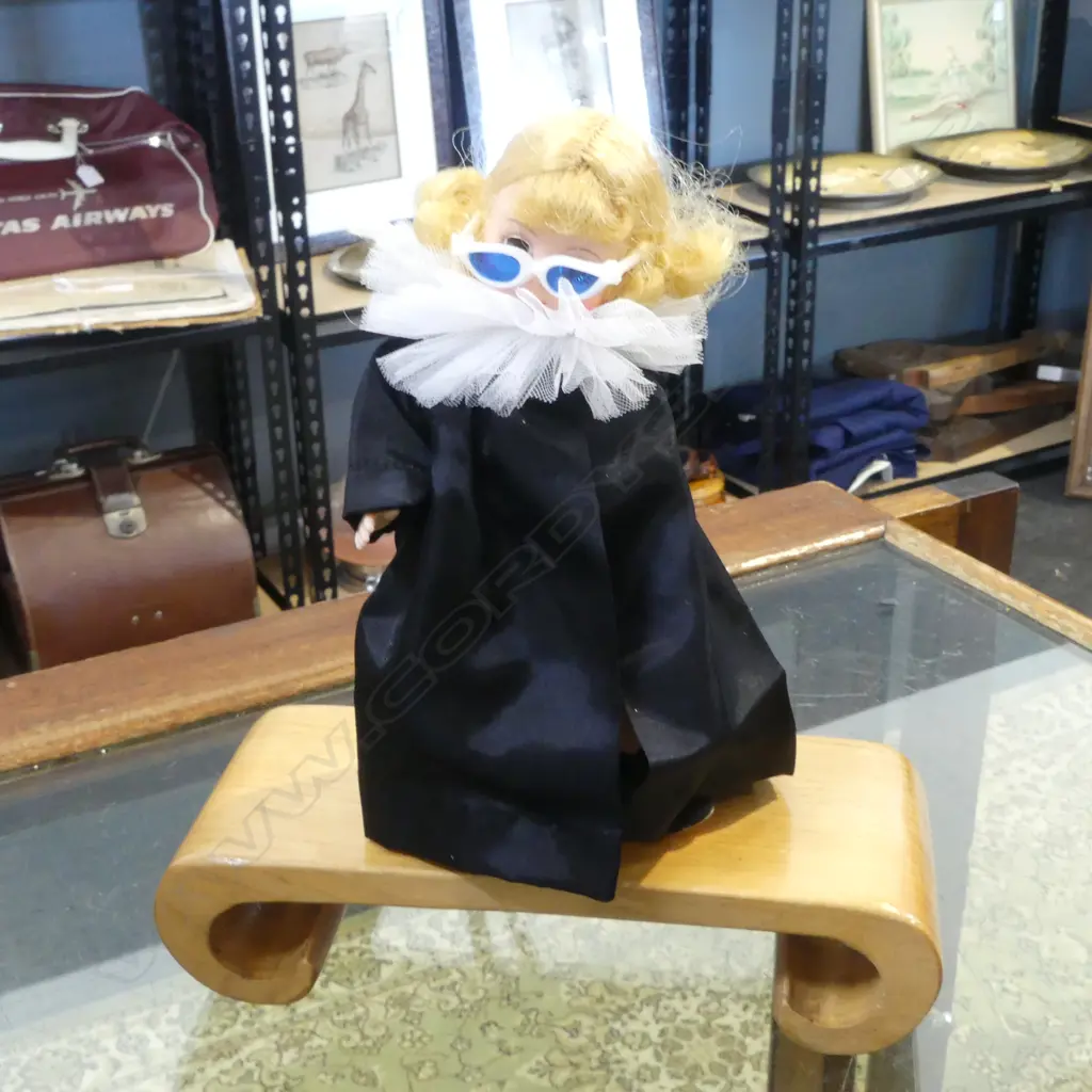 3 DOLLS IN TRUNK CASES; MADAME ALEXANDER / ROBIN WOODS Image 1++