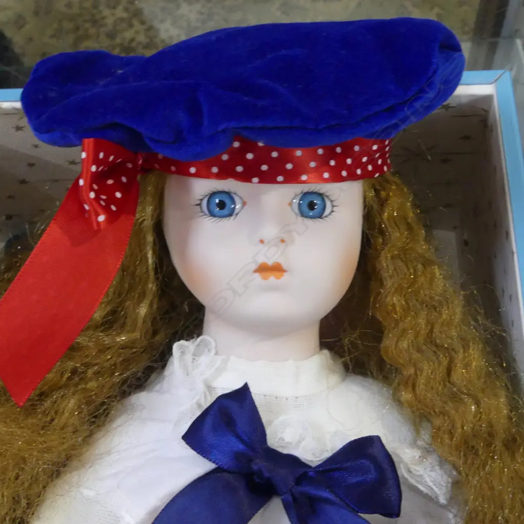 3 DOLLS IN TRUNK CASES; MADAME ALEXANDER / ROBIN WOODS Image 1++