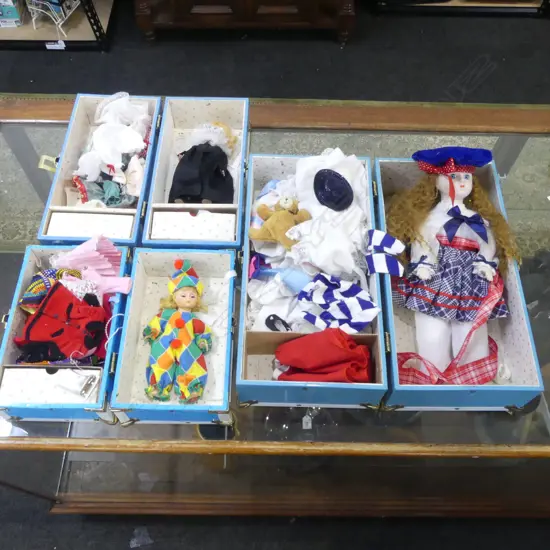 3 DOLLS IN TRUNK CASES; MADAME ALEXANDER / ROBIN WOODS