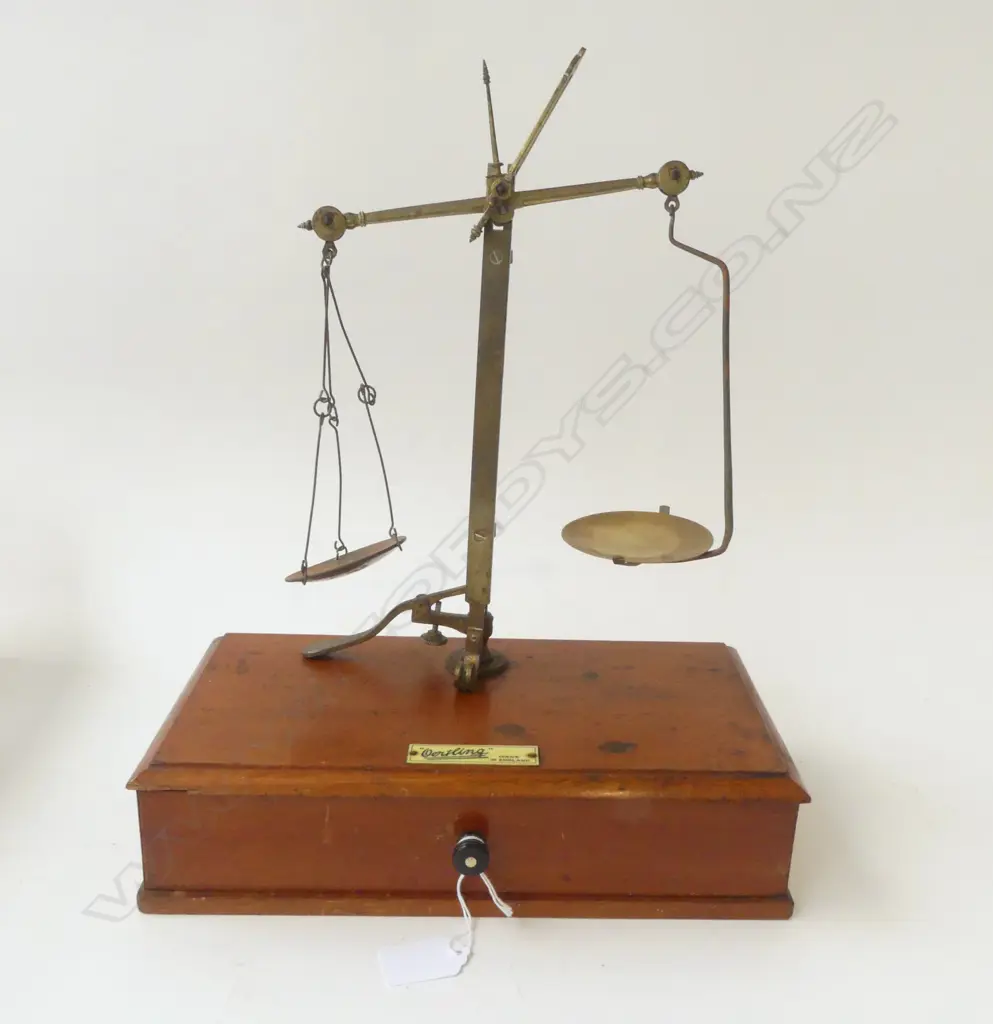 VICTORIAN GOLD SCALES ( NO WEIGHTS) BY OERTLING OF LONDON, ALL PARTS DISMANTLE TO FIT IN MAHOGANY BOX, L.295MM H.380MM Image 1++