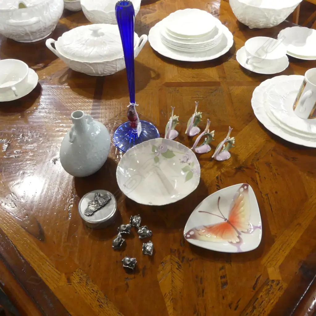 ASST. ART GLASS & CERAMICS ETC Image 1++