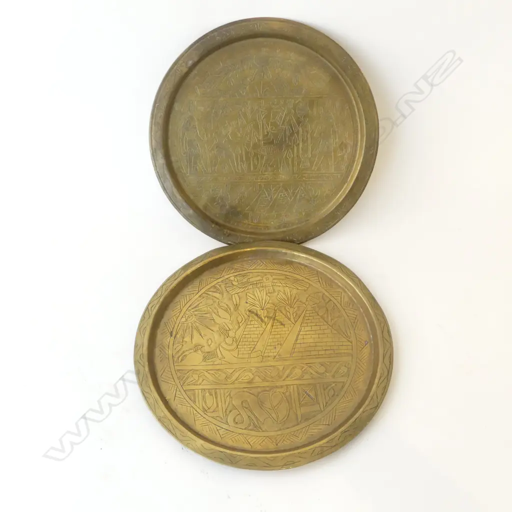 TWO VINTAGE EQYPTIAN BRASS ENGRAVED TRAYS, D.310MM Image 1++