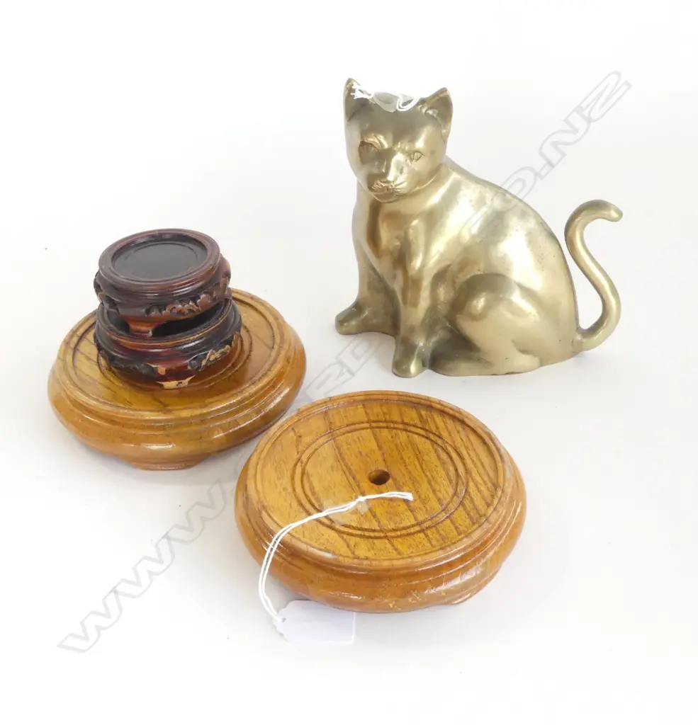 4 WOODEN VASE STANDS, Dia.140mm (largest) & BRASS CAT, H.175mm Image 1++
