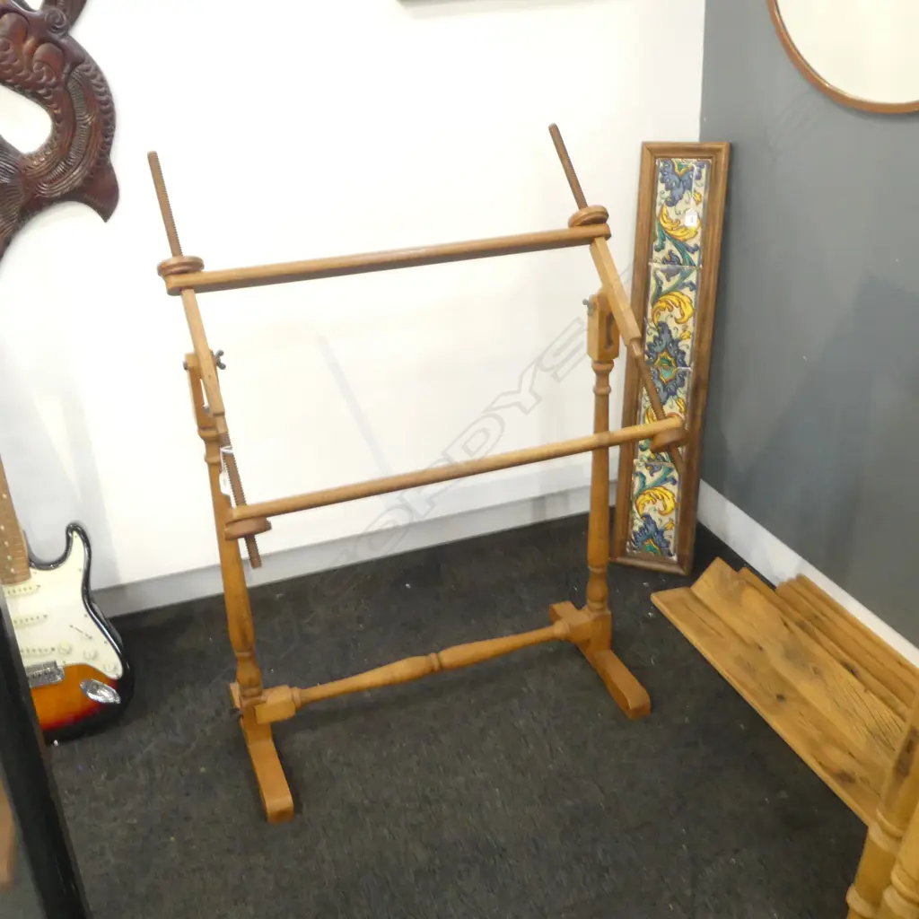 WOODEN NEEDLEWORK FRAME Image 1++
