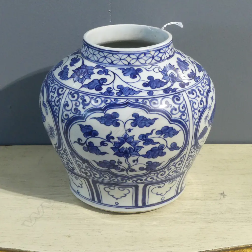 ORIENTAL B/W VASE H.210mm Image 1++