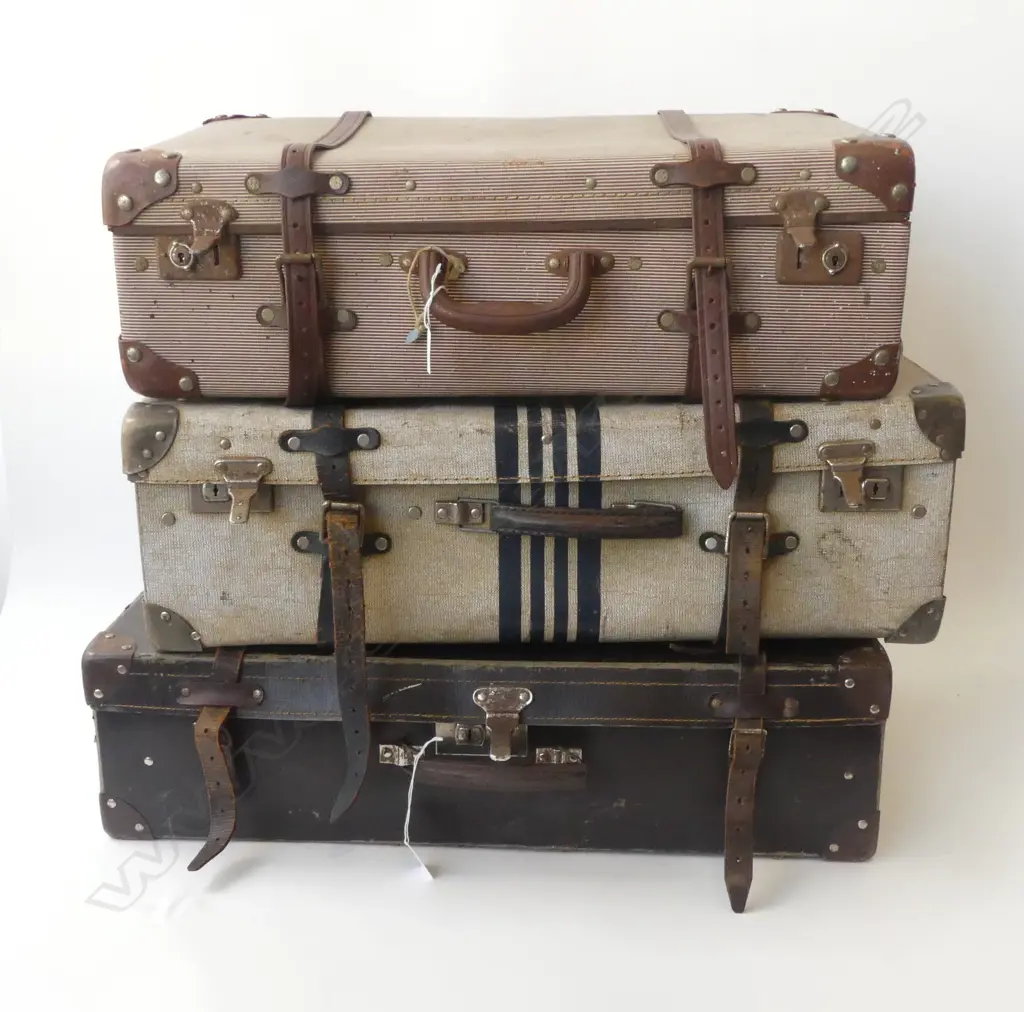 3 VINTAGE SUITCASES Image 1++
