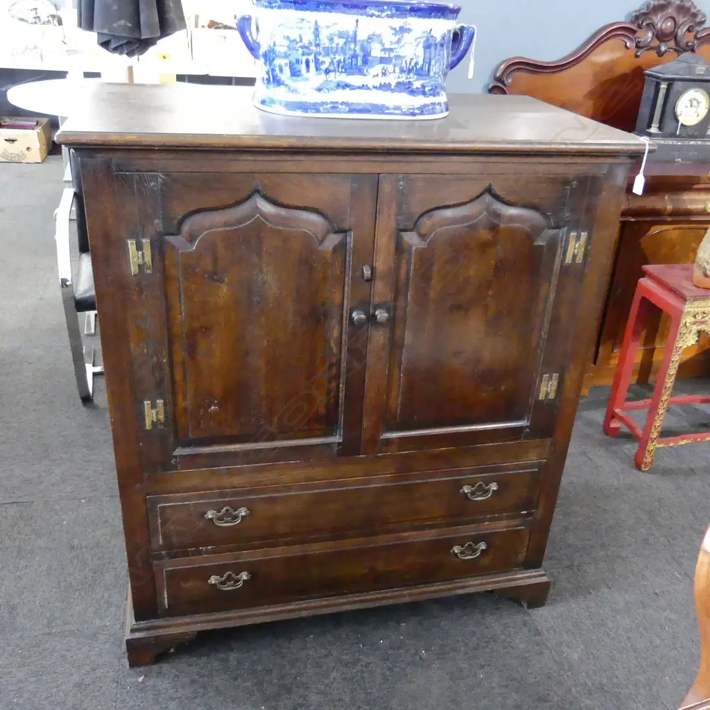 GEORGIAN STYLE OAK CABINET 1050x570x1190mm Image 1++