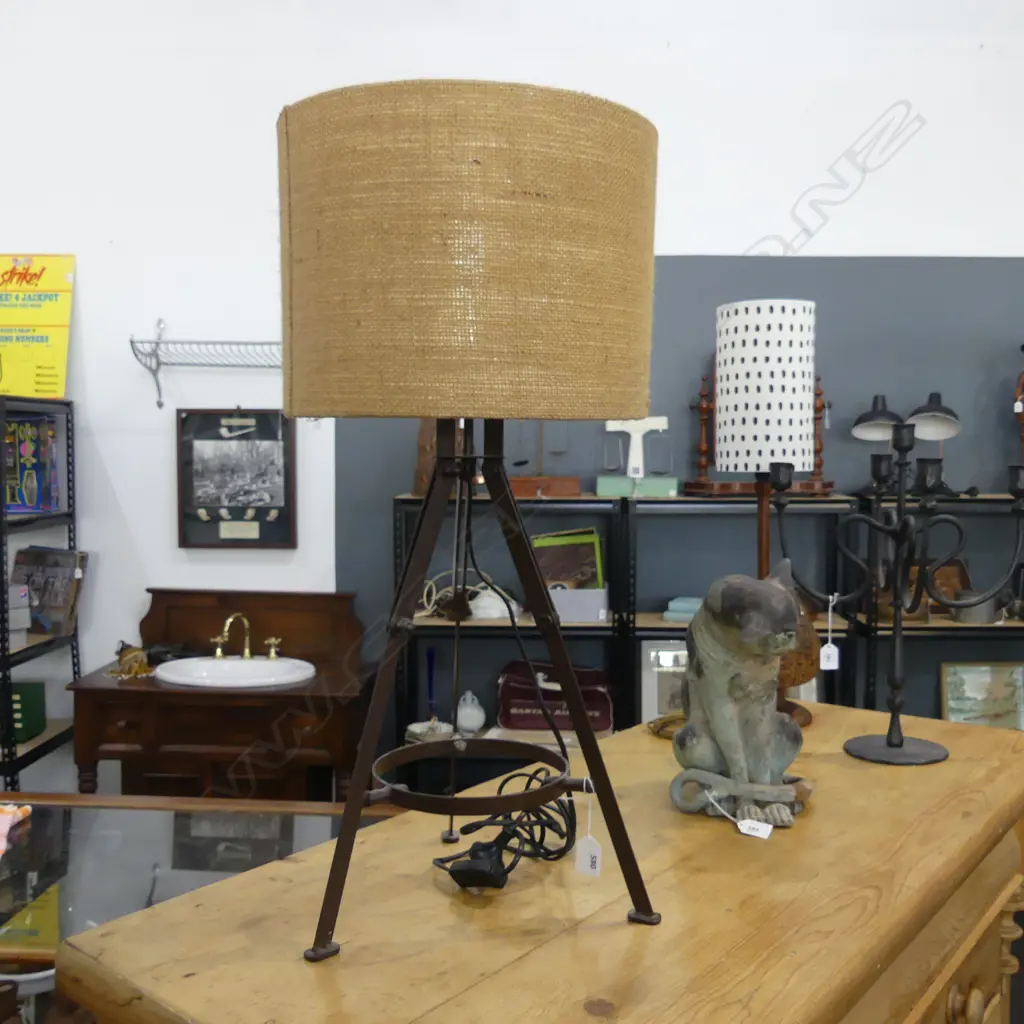 INDUSTRIAL STYLE TABLE LAMP, METAL TRIPOD BASE H.710mm Image 1++