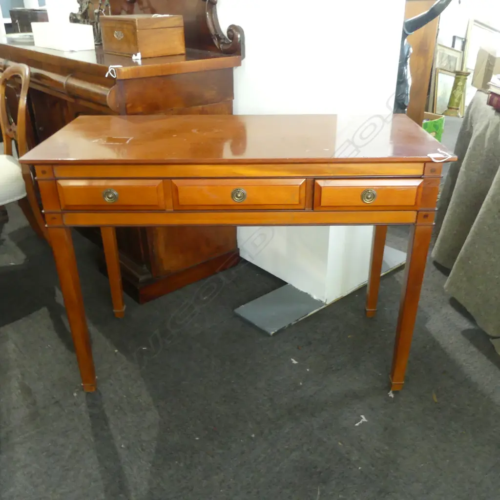 HALL TABLE 1055x485x765mm Image 1++
