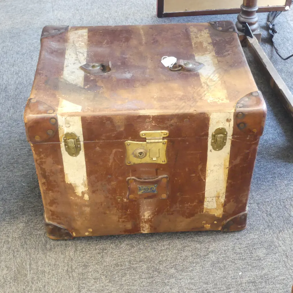 1930’s UK PUKKA LUGGAGE CO. TRAVEL TRUNK CANVAS & LEATHER EXCLUSIVE TO HARRODS & ARMY STORE LONDON - HANDLE MISSING, W.4 Image 1++