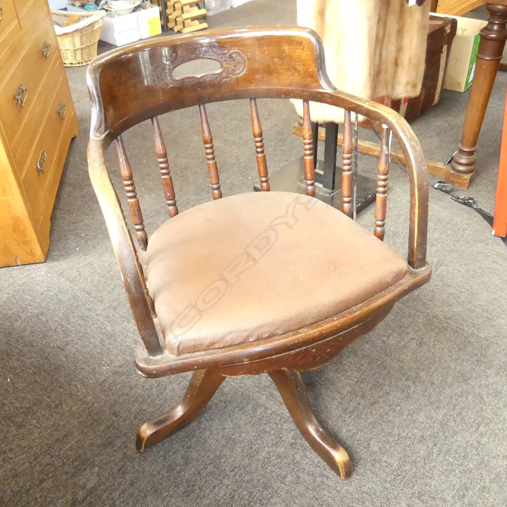 SWIVEL DOUGLAS CHAIR Image 1++