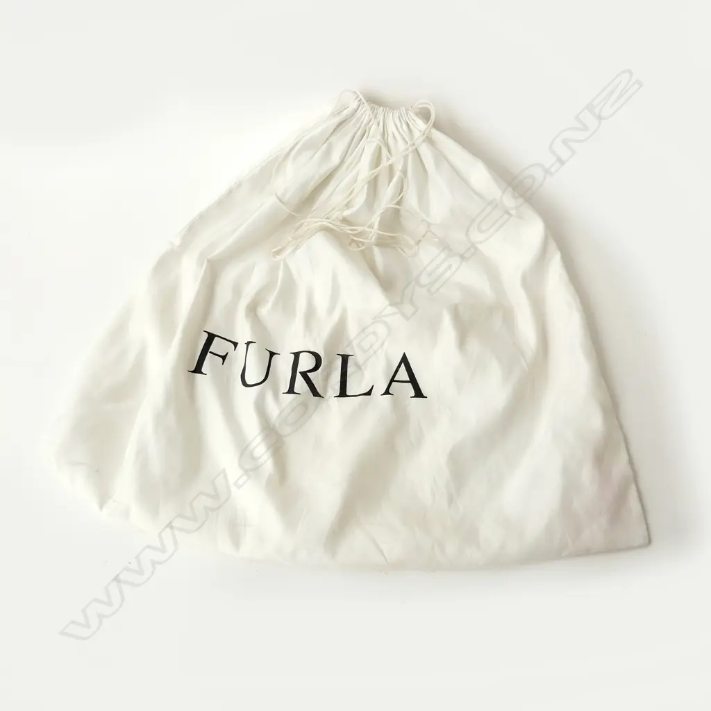 FURLA BLACK LEATHER HAND BAG & DUST COVER Image 1++