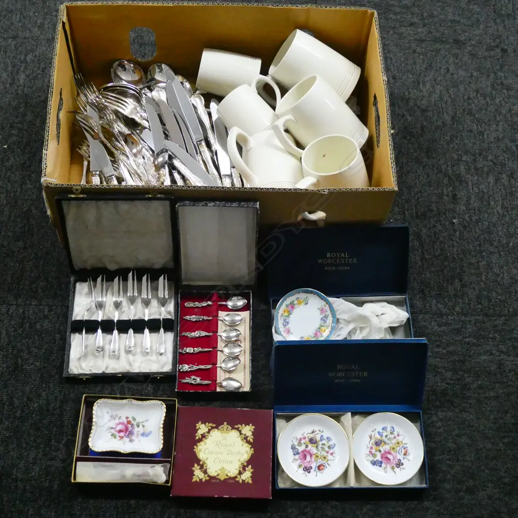 6 WEDGWOOD KEITH MURRAY MUGS, RODD CUTLERY, ETC Image 1++