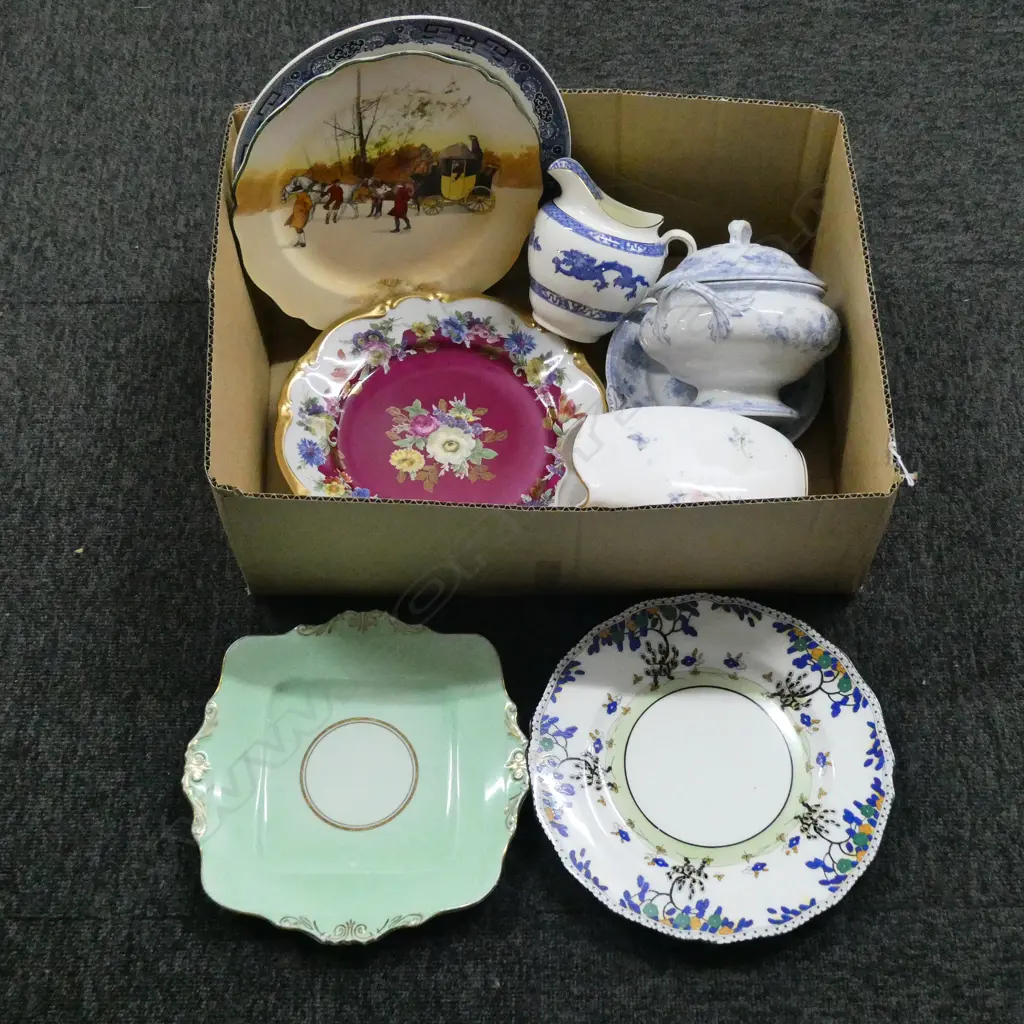 BOX LOT 5 PLATES GRAVEY TURREEN & R/ALBERT VASE H170MM Image 1++