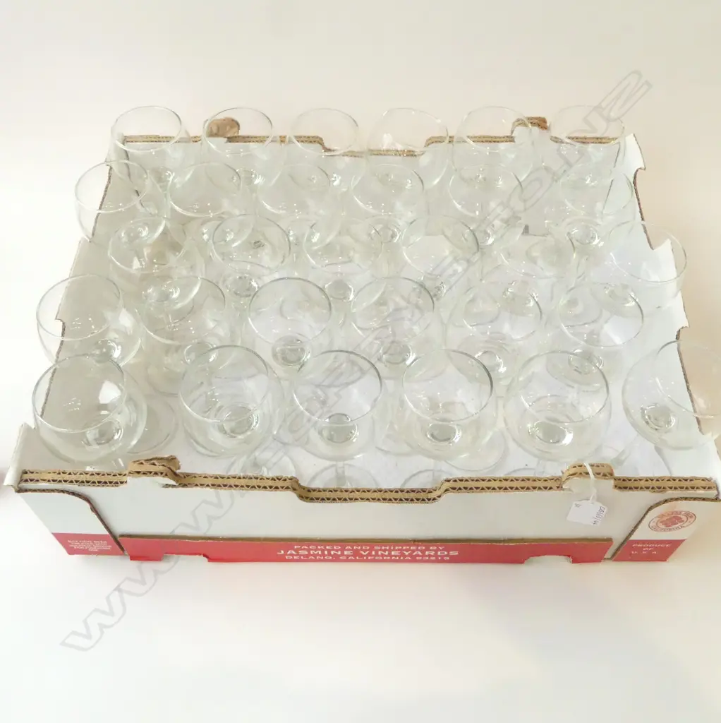 SET OF 30 MODERN WINE GLASSES, H.170MM Image 1++