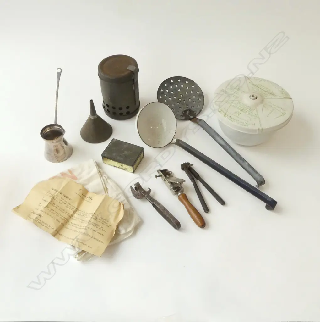 BOX OF KITCHENALIA INCL. FLINT LIGHTER, CANNETTE STOVE DUNEDIN, ENAMEL WARE, QUICK COOKER (A/F), FUNNEL ETC Image 1++