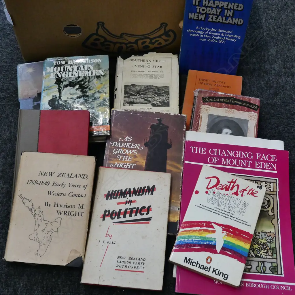 NZ HISTORY BOOKS Image 1++