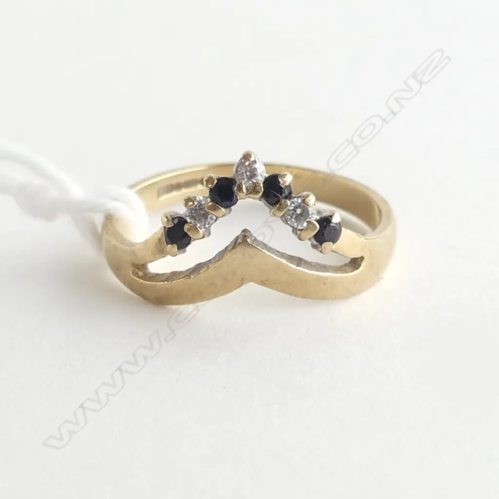 9CT CZ & BLACK SAPPHIRE? RING 1.7gms  SIZE K Image 1++