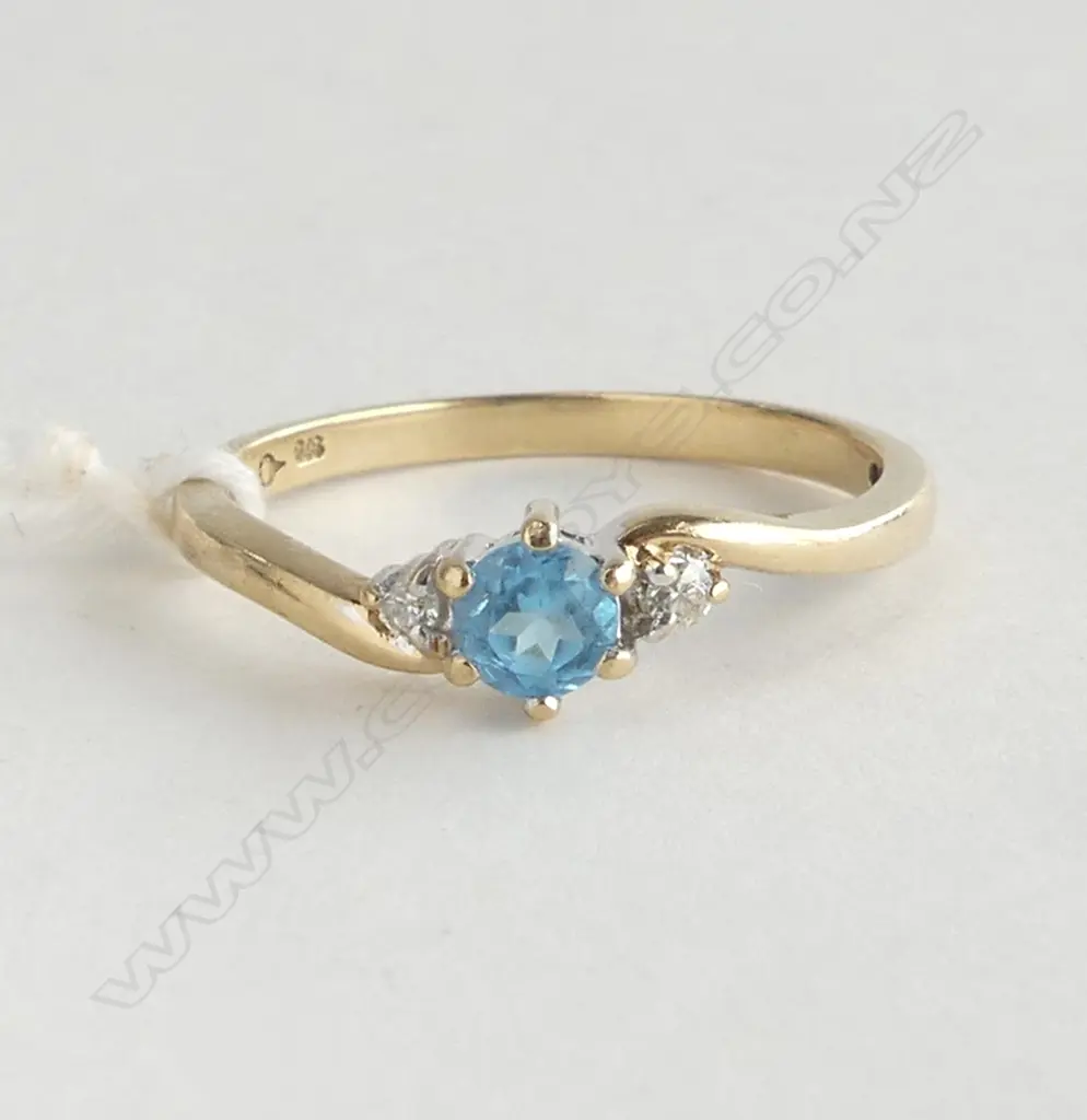 9ct BLUE TOPAZ & DIAMOND RING 1.6gm SIZE P Image 1++