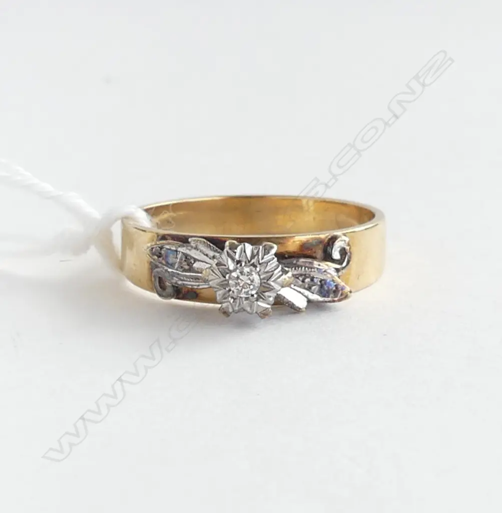9CT GOLD AND DIAMOND RING  2.95gms (valuation) SIZE O 1/2 Image 1++