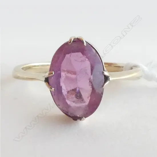 **RTV** 9CT PINK STONE RING 3.2gms SIZE Q 1/2