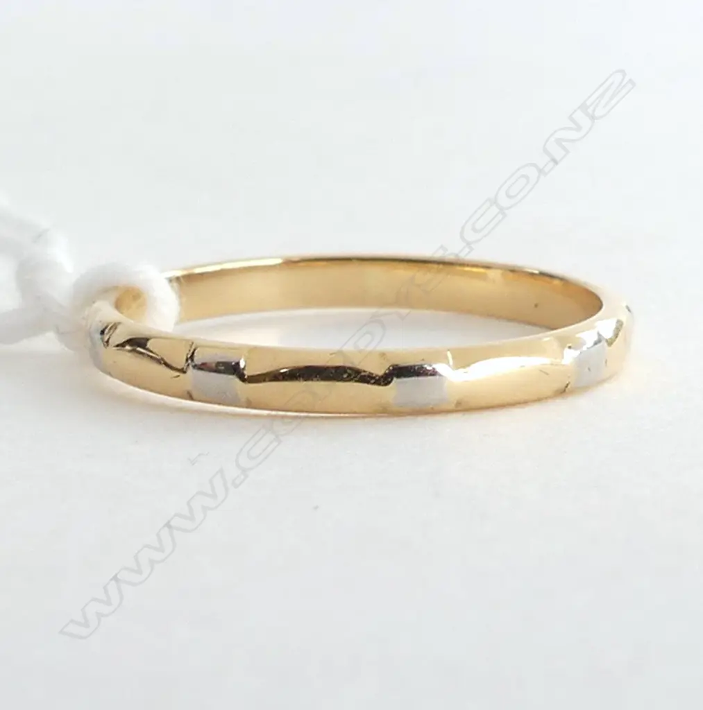 **RTV**  18ct & PALLADIUM TWO TONE BAND 1.7gm SIZE L **RTV ** Image 1++