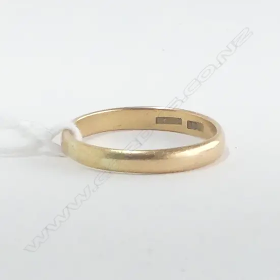 18CT YELLOW GOLD BAND RING NZ made by A. Kohn (Auckland c.1900) 4.18gms SIZE V